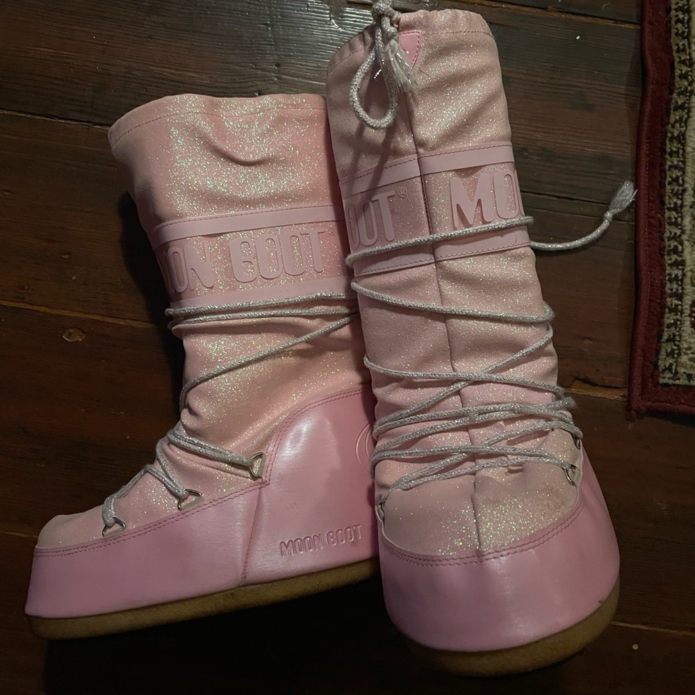 Original Deluxe Pink Sparkly Moon Boot